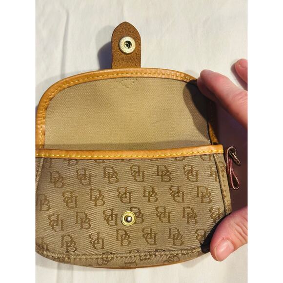 DOONEY & BOURKE D&B Beige Jacquard w/ Leather Wristlet designer luxury classic - Picture 5 of 9